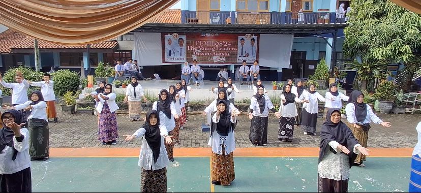 ASN SMAN 1 KATAPANG Ikut serta dalam acara Sarung Tenun oleh ASN Terbanyak, Masuk Rekor Dunia!